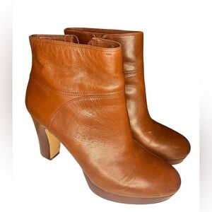 Nine West Cognac/Brown Leather Bootie Size 9 w/3 inch block heel good condition